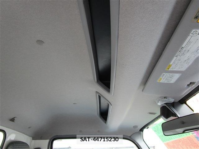 Toyota TOYOACE 2018-01 1309990-21