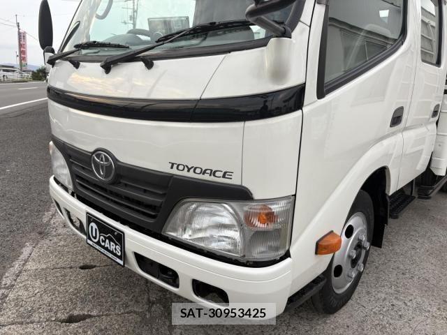 Toyota TOYOACE 2010-11 1328858-9