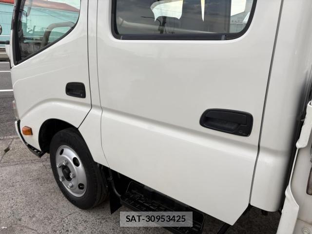 Toyota TOYOACE 2010-11 1328858-15
