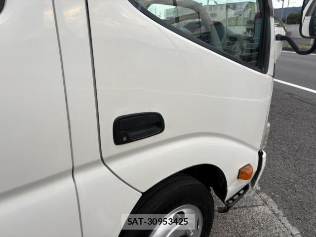 Toyota TOYOACE 2010-11 1328858-20
