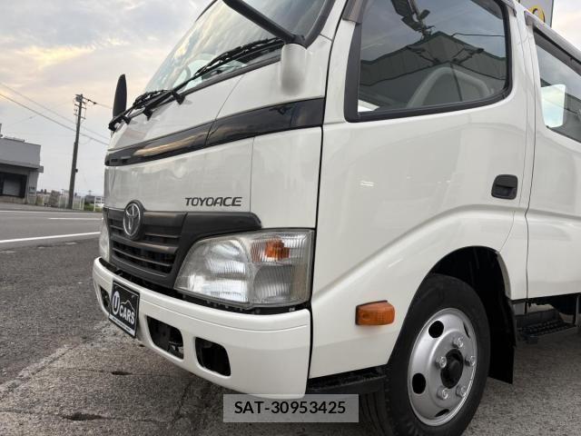 Toyota TOYOACE 2010-11 1328858-8