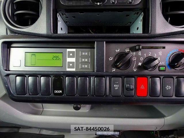 Toyota TOYOACE 2019-04 1587490-11