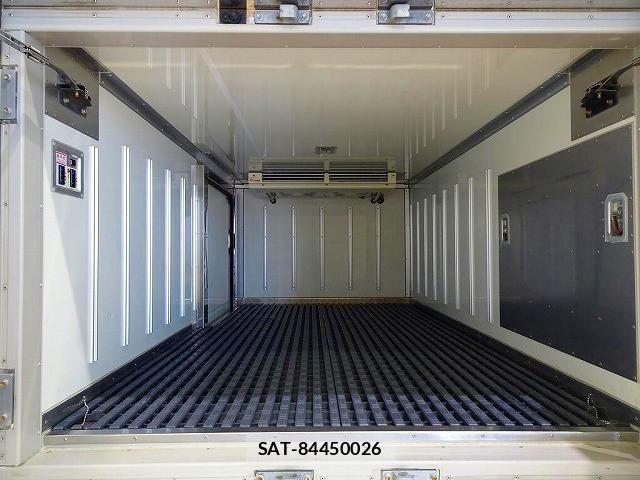 Toyota TOYOACE 2019-04 1587490-21