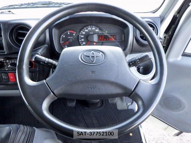 Toyota TOYOACE 2016-05 1746476-17