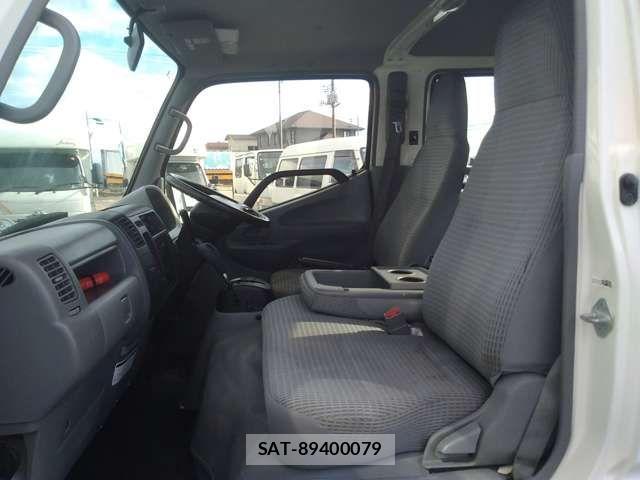 Toyota TOYOACE 2015-08 3778639-12
