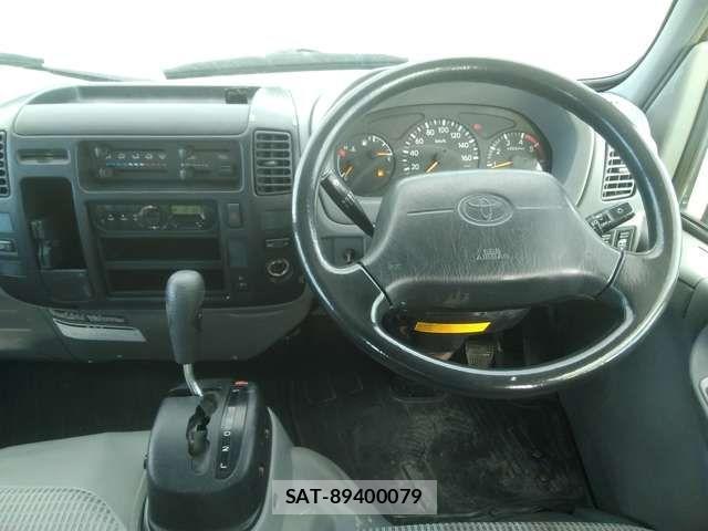 Toyota TOYOACE 2015-08 3778639-15