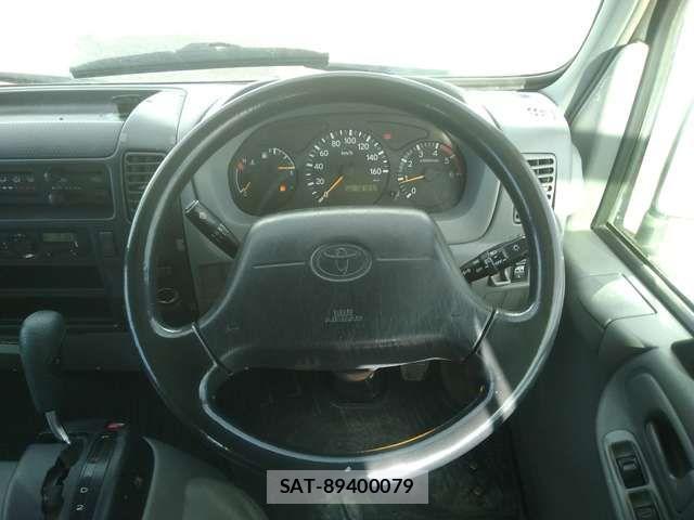 Toyota TOYOACE 2015-08 3778639-16