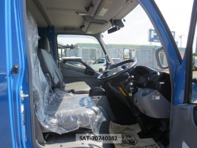 Toyota TOYOACE 2019-03 4641340-12