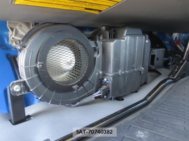 Toyota TOYOACE 2019-03 4641340-17