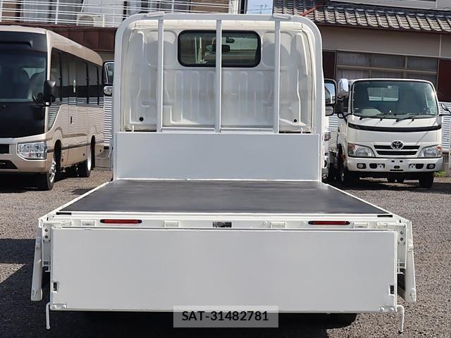 Toyota TOYOACE 2019-03 5881114-11