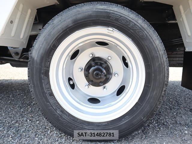 Toyota TOYOACE 2019-03 5881114-24