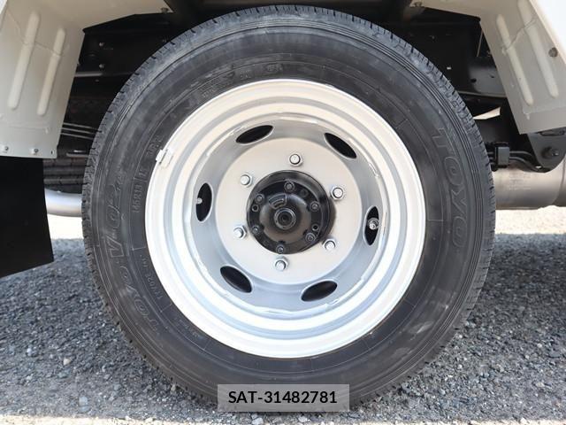 Toyota TOYOACE 2019-03 5881114-27
