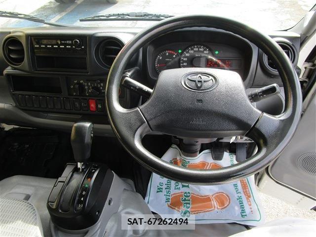 Toyota TOYOACE 2013-04 5881127-9