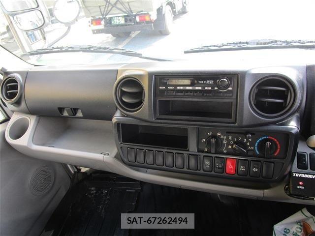 Toyota TOYOACE 2013-04 5881127-10