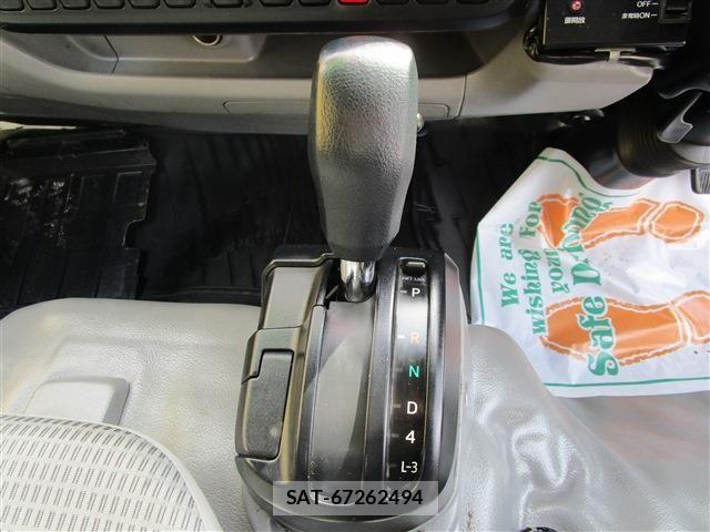 Toyota TOYOACE 2013-04 5881127-11