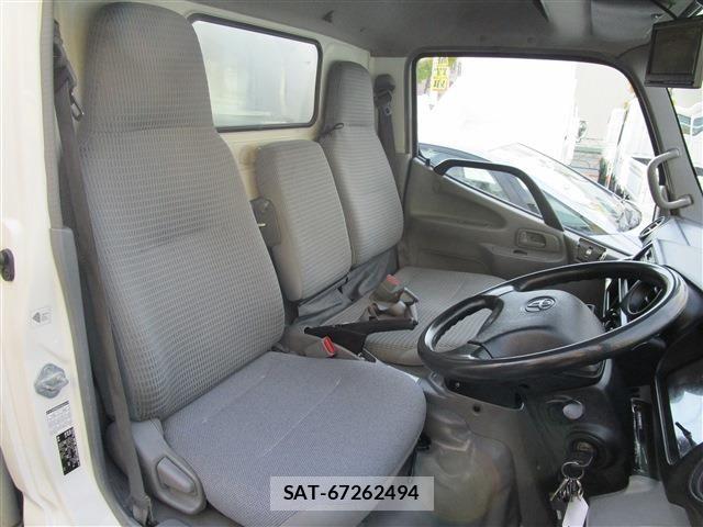 Toyota TOYOACE 2013-04 5881127-13