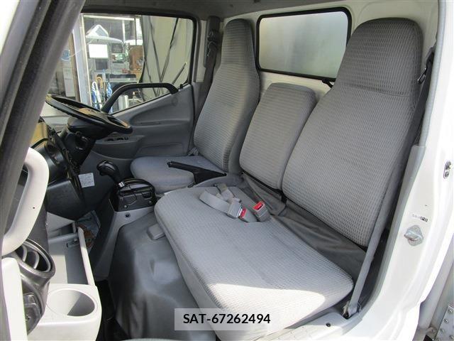 Toyota TOYOACE 2013-04 5881127-14