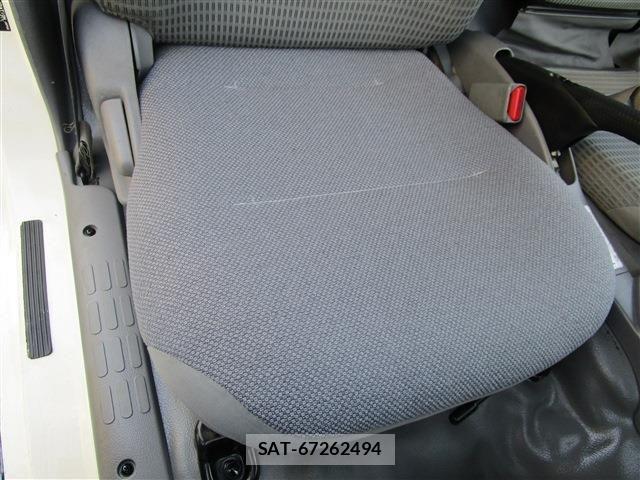 Toyota TOYOACE 2013-04 5881127-15
