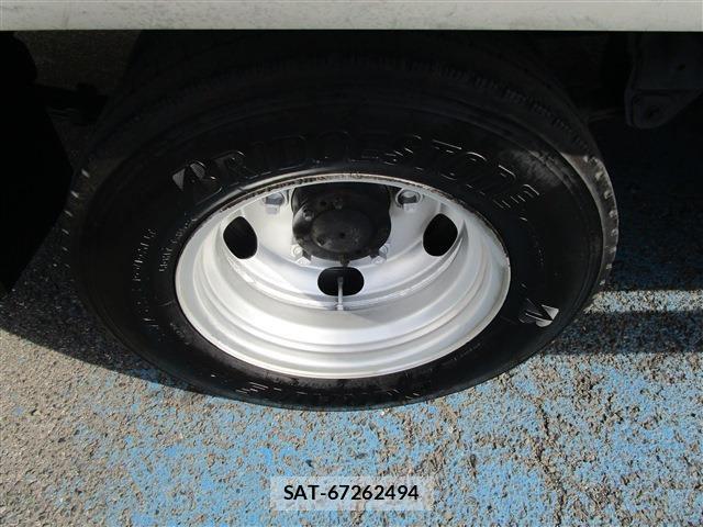 Toyota TOYOACE 2013-04 5881127-18