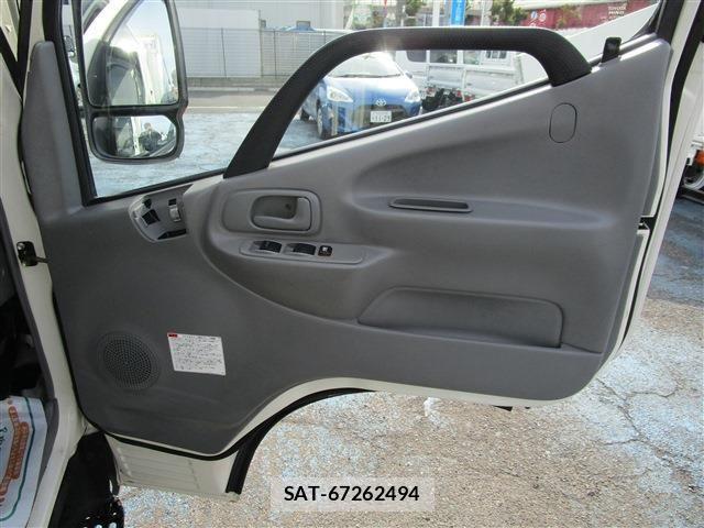 Toyota TOYOACE 2013-04 5881127-20