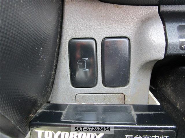 Toyota TOYOACE 2013-04 5881127-25