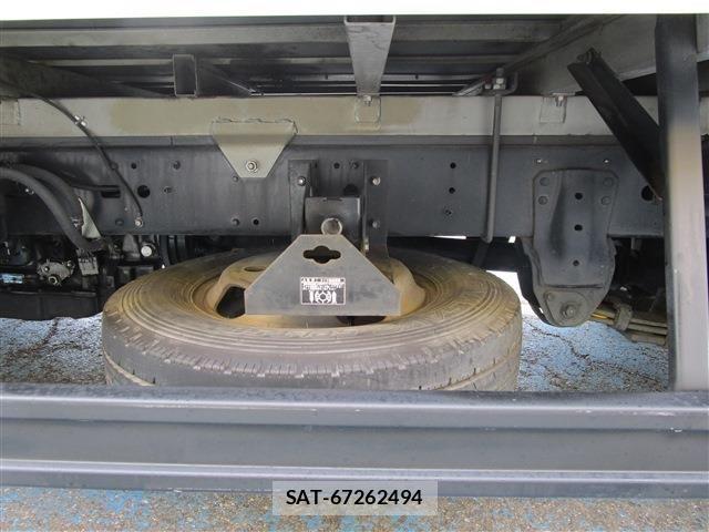 Toyota TOYOACE 2013-04 5881127-29