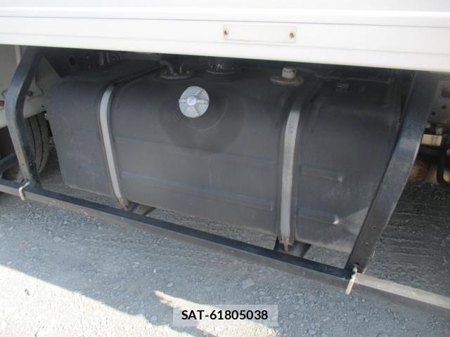 Toyota TOYOACE 2018-03 5881135-11