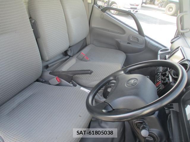 Toyota TOYOACE 2018-03 5881135-23