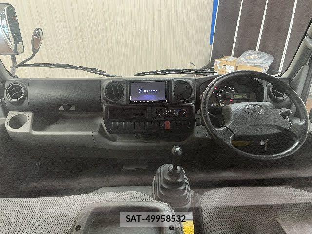 Toyota TOYOACE 2018-03 5881110-1