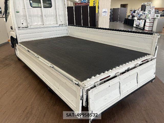 Toyota TOYOACE 2018-03 5881110-22