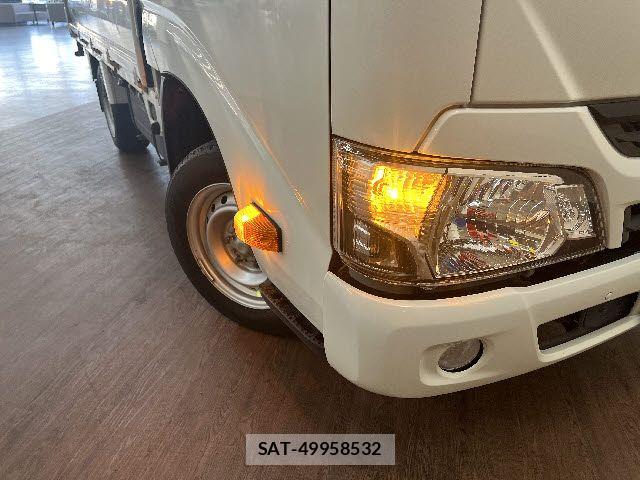 Toyota TOYOACE 2018-03 5881110-24