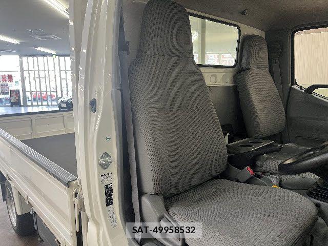 Toyota TOYOACE 2018-03 5881110-3