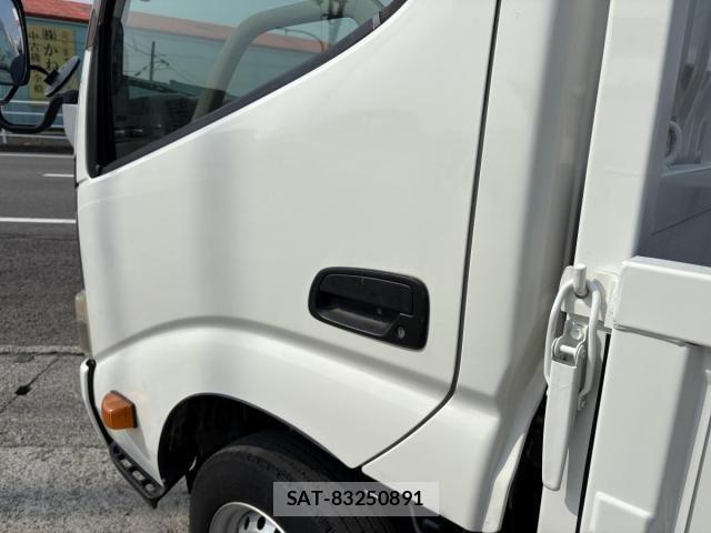 Toyota TOYOACE 2012-03 5881111-15