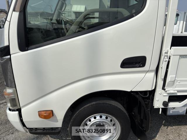 Toyota TOYOACE 2012-03 5881111-16