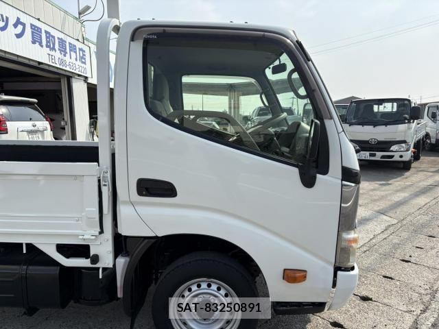 Toyota TOYOACE 2012-03 5881111-18