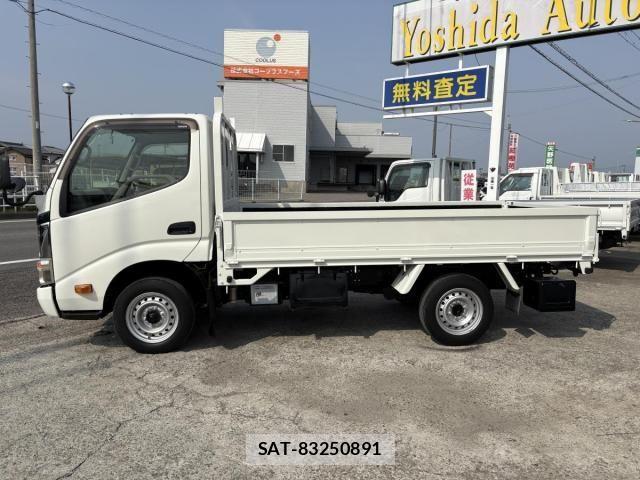 Toyota TOYOACE 2012-03 5881111-1