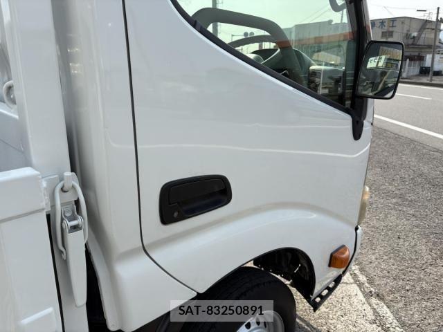 Toyota TOYOACE 2012-03 5881111-19