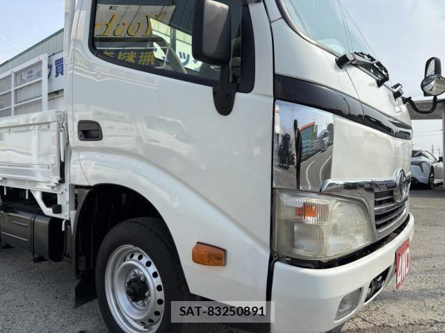 Toyota TOYOACE 2012-03 5881111-20