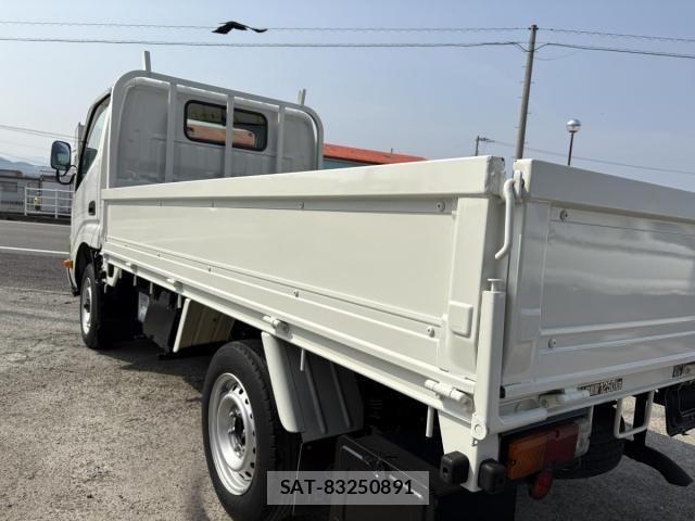 Toyota TOYOACE 2012-03 5881111-22