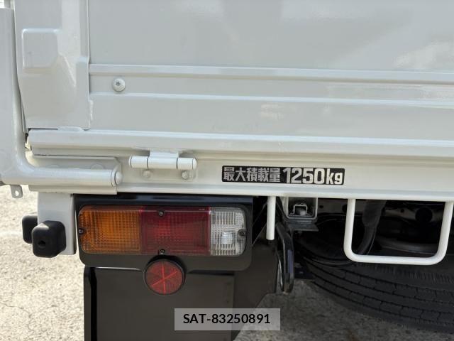 Toyota TOYOACE 2012-03 5881111-24