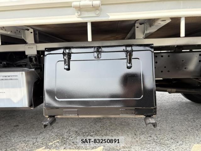 Toyota TOYOACE 2012-03 5881111-26