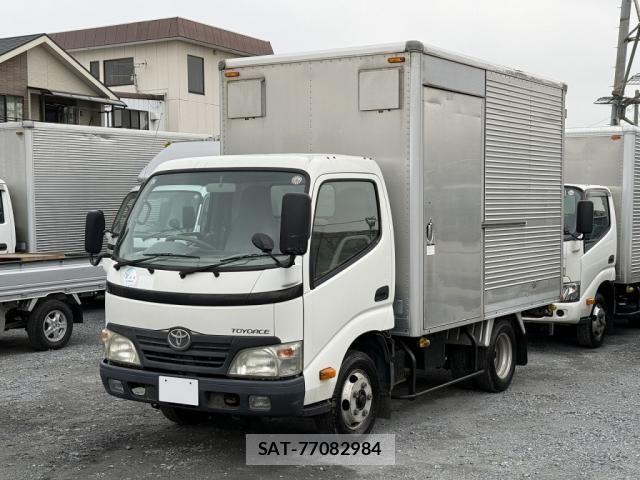 Toyota TOYOACE 2010-03 5881125-0