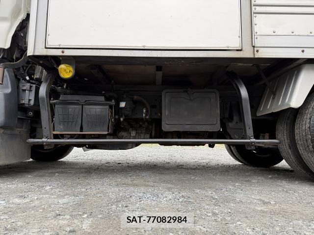 Toyota TOYOACE 2010-03 5881125-9