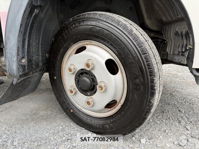 Toyota TOYOACE 2010-03 5881125-11