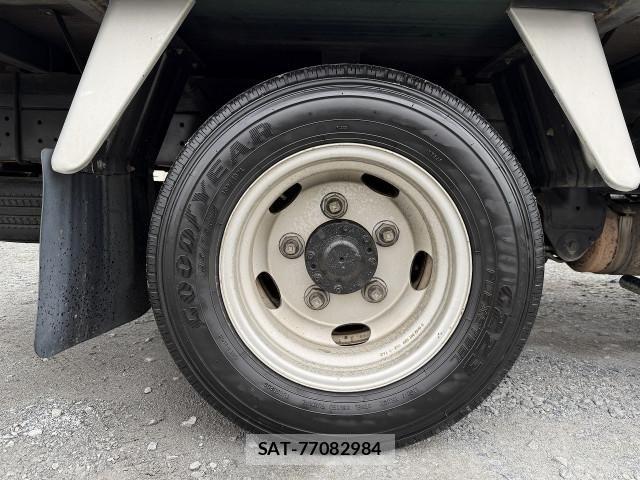 Toyota TOYOACE 2010-03 5881125-12