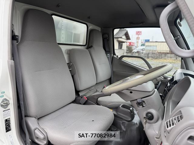 Toyota TOYOACE 2010-03 5881125-13