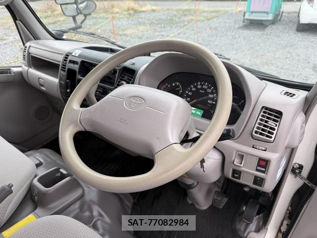 Toyota TOYOACE 2010-03 5881125-14