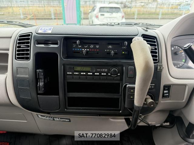 Toyota TOYOACE 2010-03 5881125-15