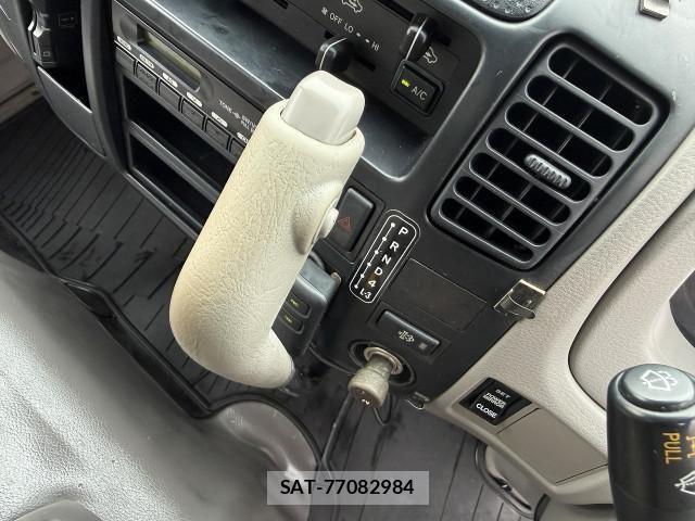 Toyota TOYOACE 2010-03 5881125-16