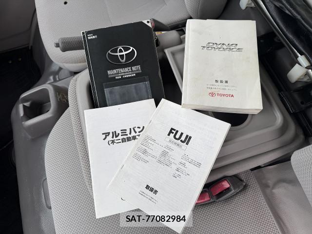 Toyota TOYOACE 2010-03 5881125-19